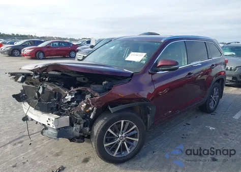 2018 Toyota Highlander Xle z USA, uszkodzony, nr VIN 5TDKZRFH1JS243010